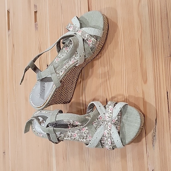 Mudd Wedge Heels 7 - Picture 1 of 7